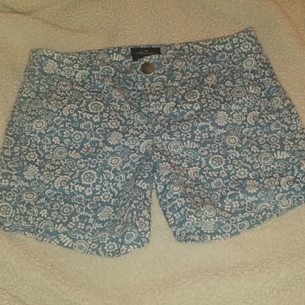 Midi American Eagle printed shorts.